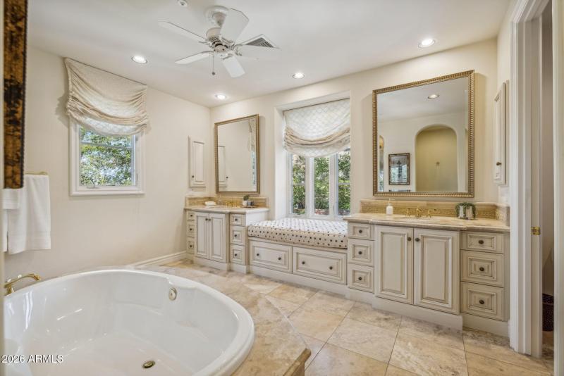 48-web-or-mls-10310-e-sierra-pinta-dr