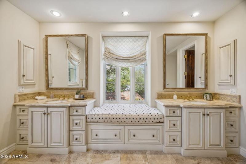 49-web-or-mls-10310-e-sierra-pinta-dr