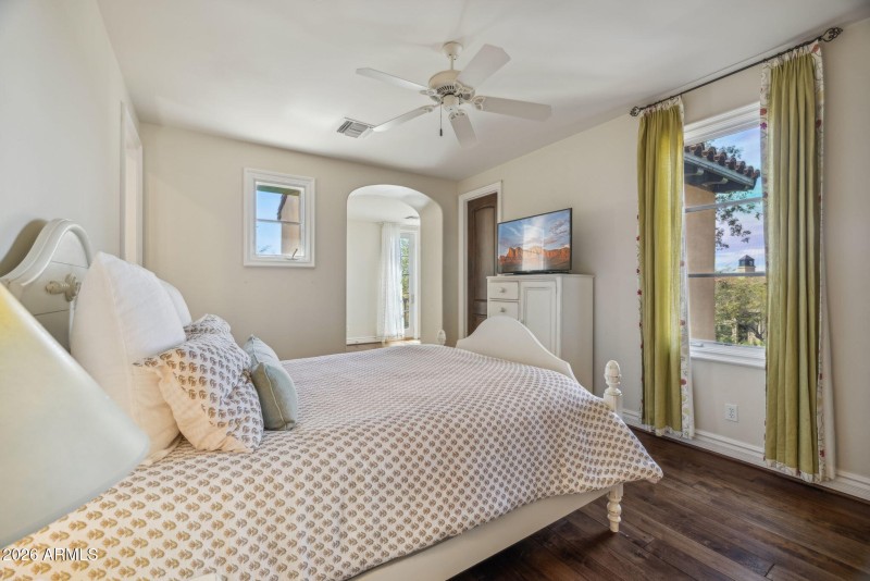 64-web-or-mls-10310-e-sierra-pinta-dr