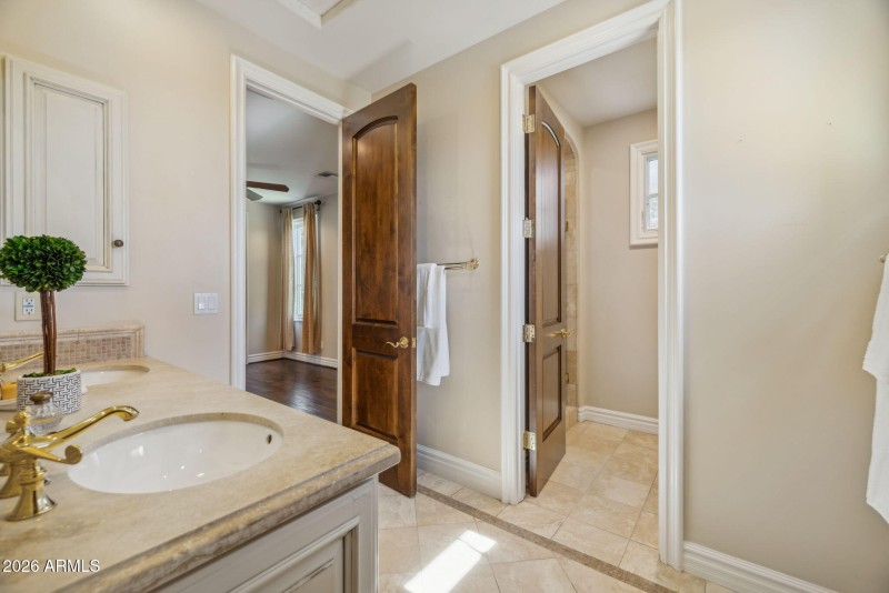 66-web-or-mls-10310-e-sierra-pinta-dr