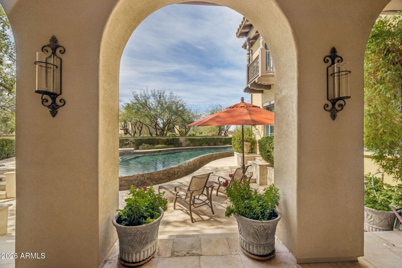 76-web-or-mls-10310-e-sierra-pinta-dr