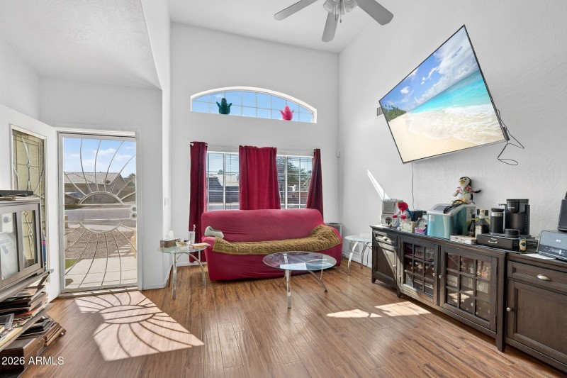 6-web-or-mls-26E Manor Dr