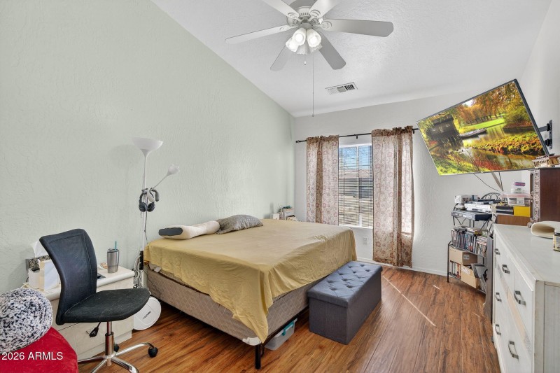 14-web-or-mls-06E Manor Dr