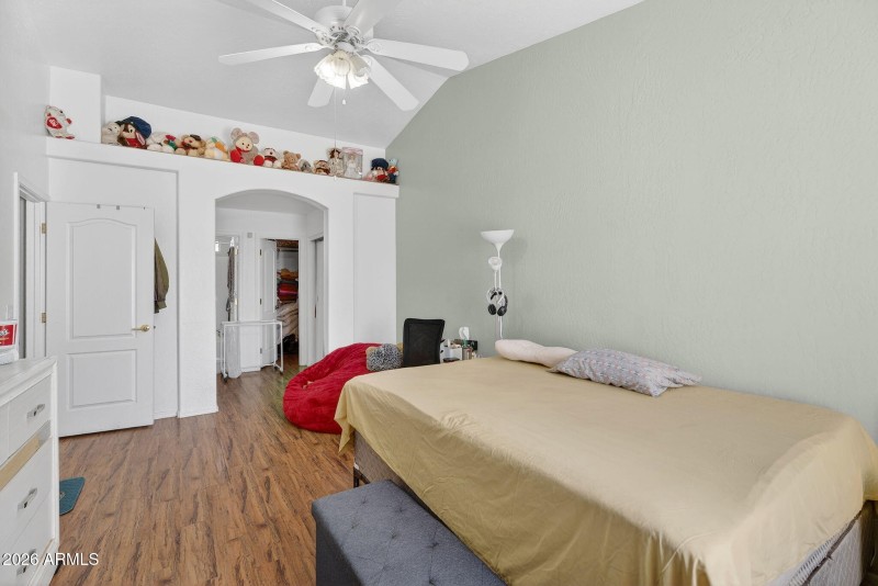 15-web-or-mls-08E Manor Dr