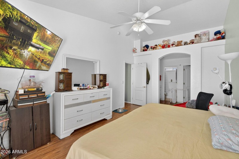 16-web-or-mls-07E Manor Dr