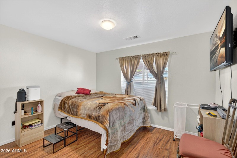 21-web-or-mls-04E Manor Dr