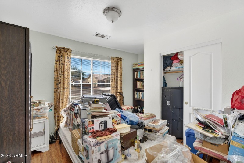 23-web-or-mls-01E Manor Dr