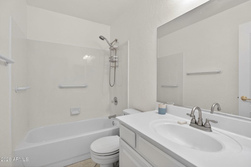 25-web-or-mls-03E Manor Dr