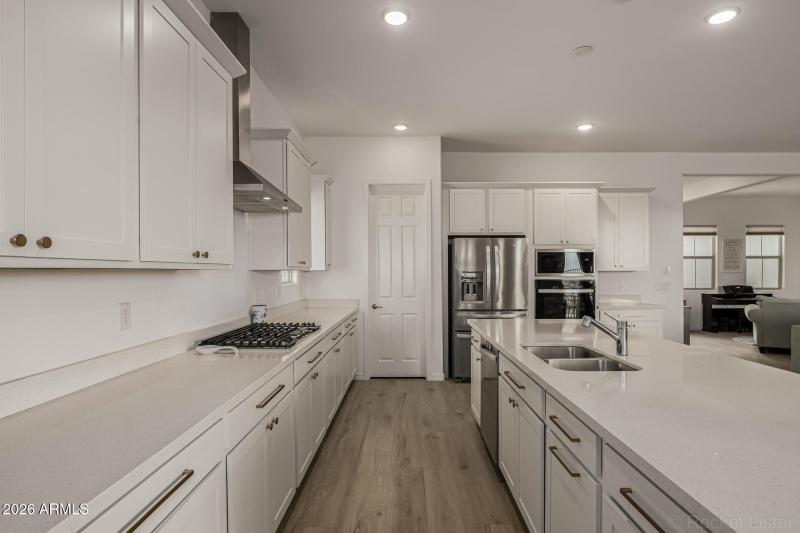 Upgraded Kitchen Features