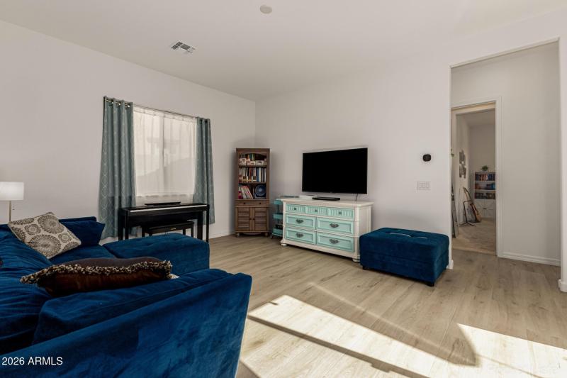 Perfect Room with 3 bedrooms near by