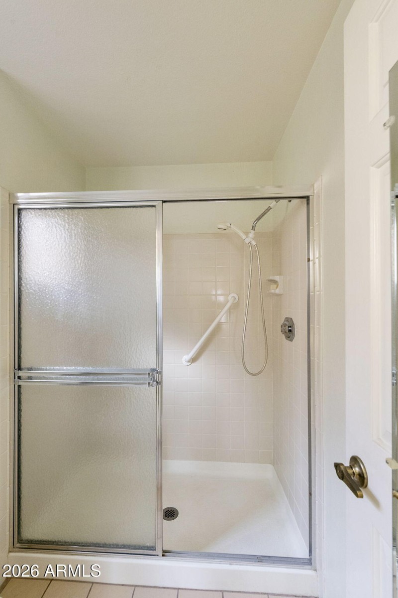 Primary step-In Shower