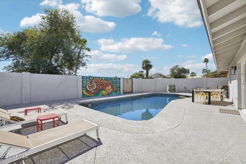 40-web-or-mls-E Clarendon Ave-L0403-040