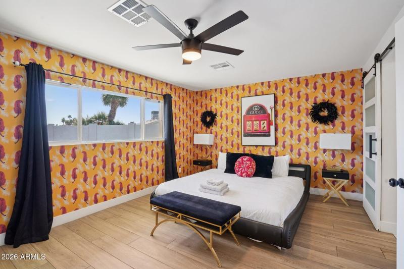 30-web-or-mls-E Clarendon Ave-L0403-030