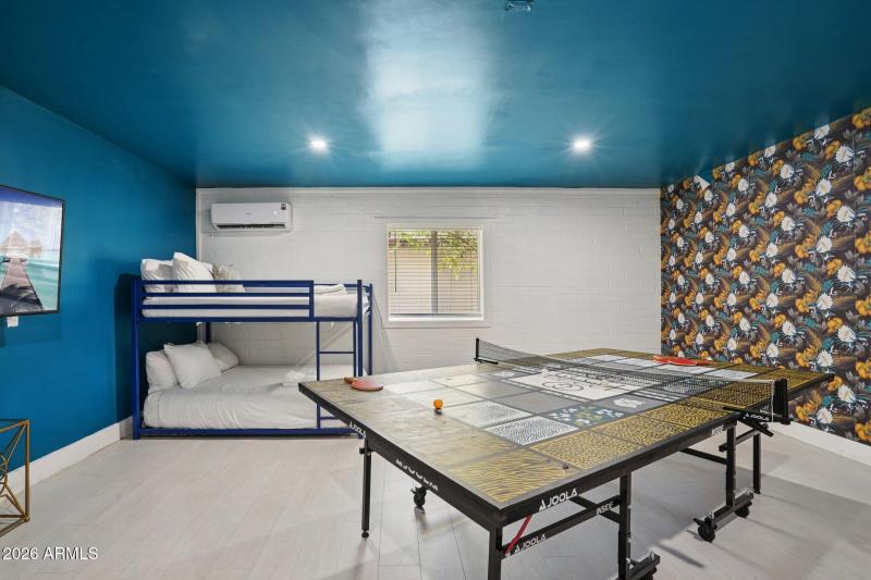 28-web-or-mls-E Clarendon Ave-L0403-028