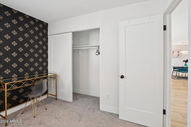 24-web-or-mls-E Clarendon Ave-L0403-024