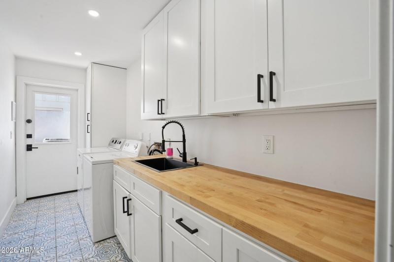 21-web-or-mls-E Clarendon Ave-L0403-021