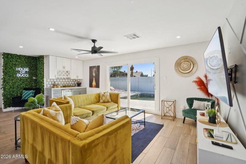 6-web-or-mls-E Clarendon Ave-L0403-006