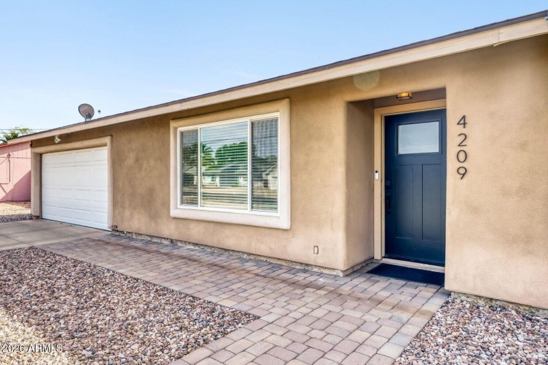 4209 E Acoma Dr - Web Quality - 005 - 04