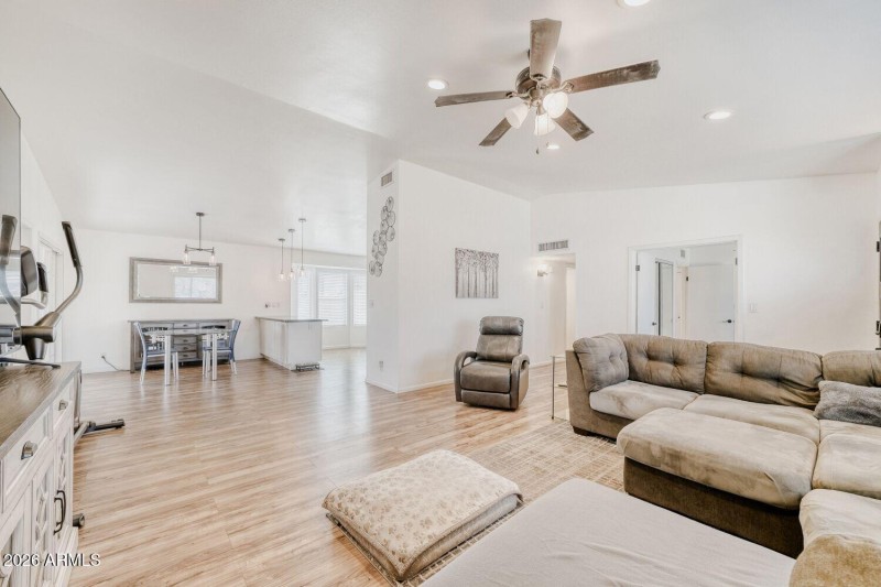 4209 E Acoma Dr - Web Quality - 009 - 08