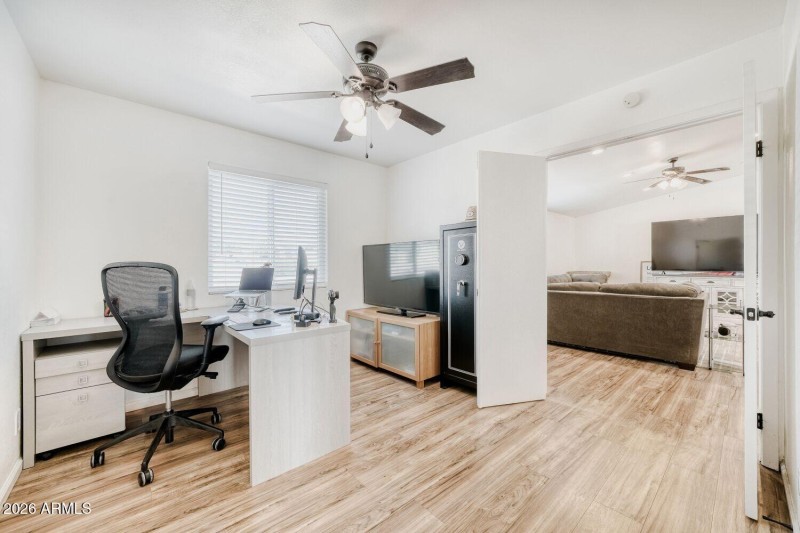 4209 E Acoma Dr - Web Quality - 011 - 10