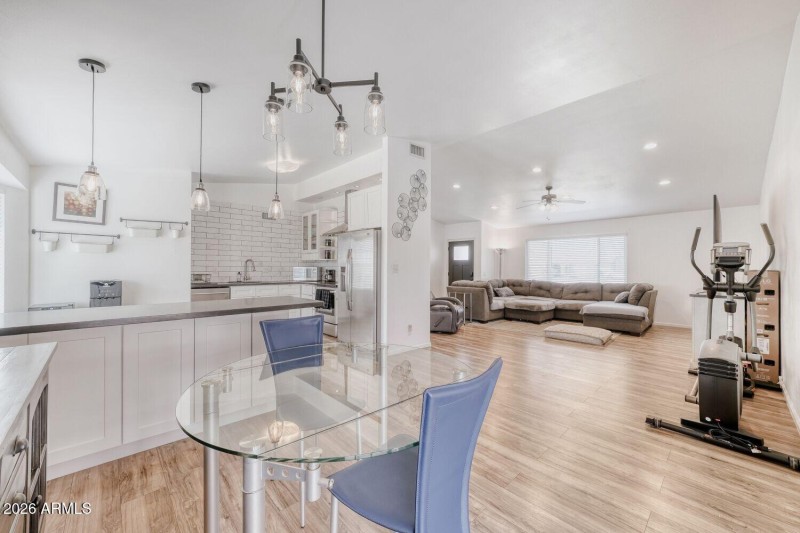 4209 E Acoma Dr - Web Quality - 017 - 16