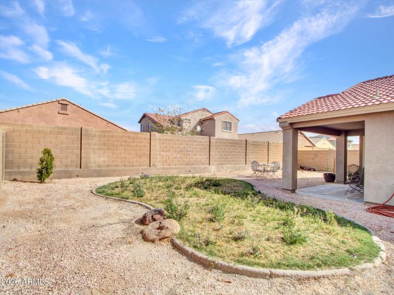 06-Backyard-(7)