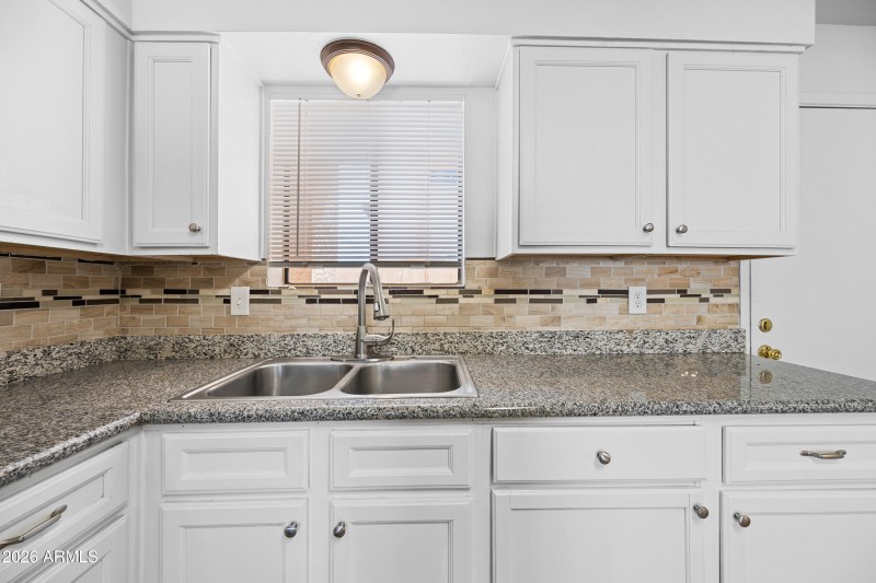 8-2650EMR145-ocupix-