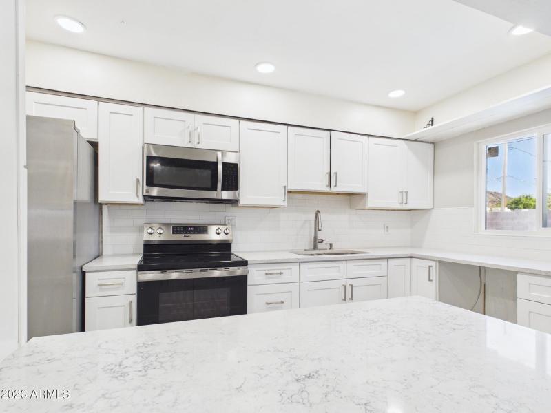 CAM03379G0-PR0185-STILL002