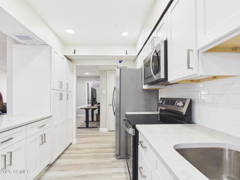 CAM03379G0-PR0185-STILL003