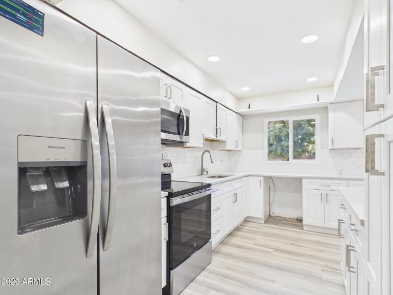 CAM03379G0-PR0185-STILL004