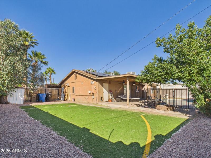 CAM03379G0-PR0185-STILL027