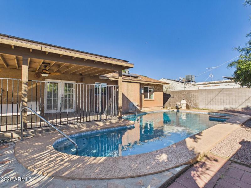 CAM03379G0-PR0185-STILL028