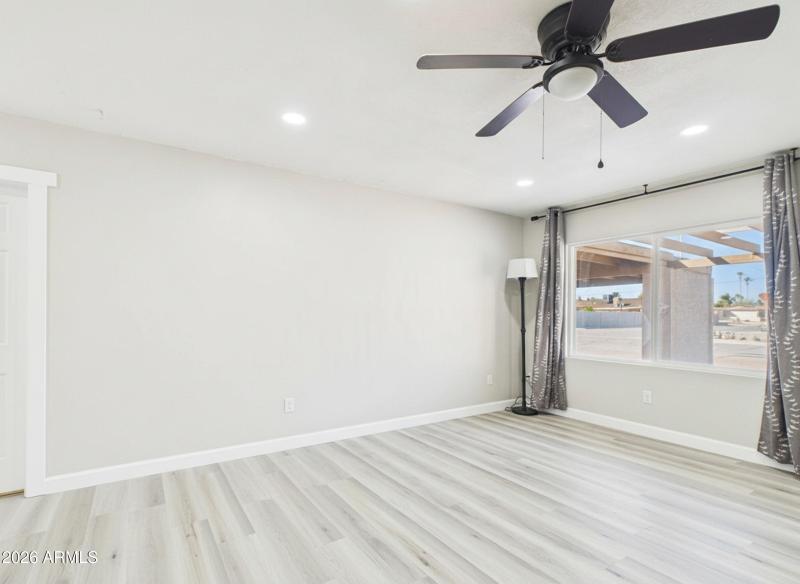 CAM03379G0-PR0185-STILL006-001