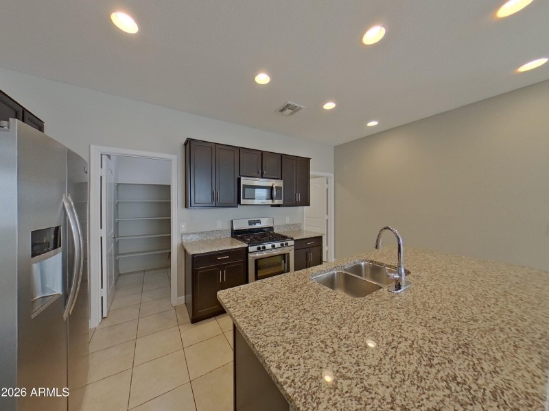 3_pc_nyxe5TAcd8_dU5EN1ngAy_layout_1