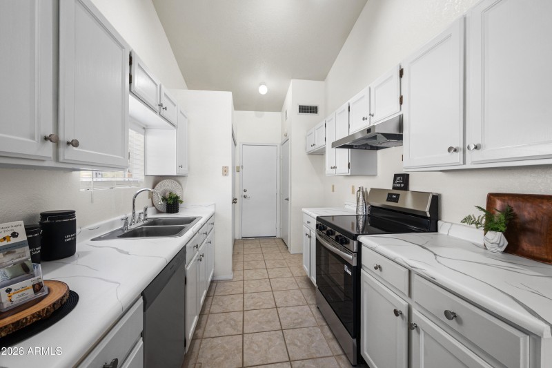 12-11016-N-15th-Street-12