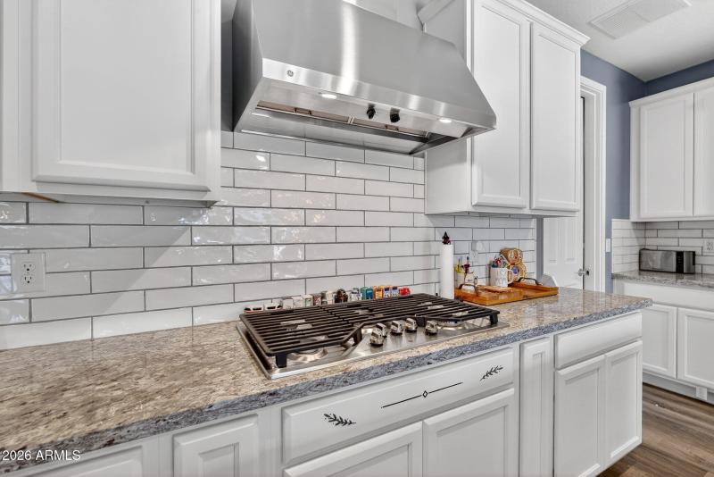 24-web-or-mls-24E Resistance Ave