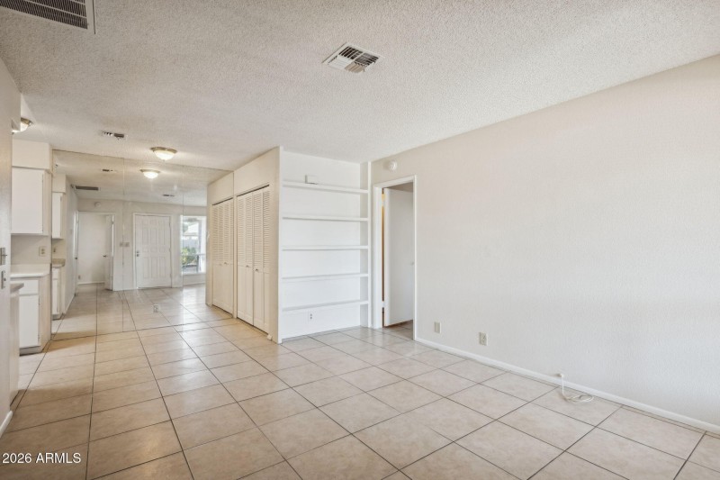 8-web-or-mls-9001-w-elm-st-unit-3