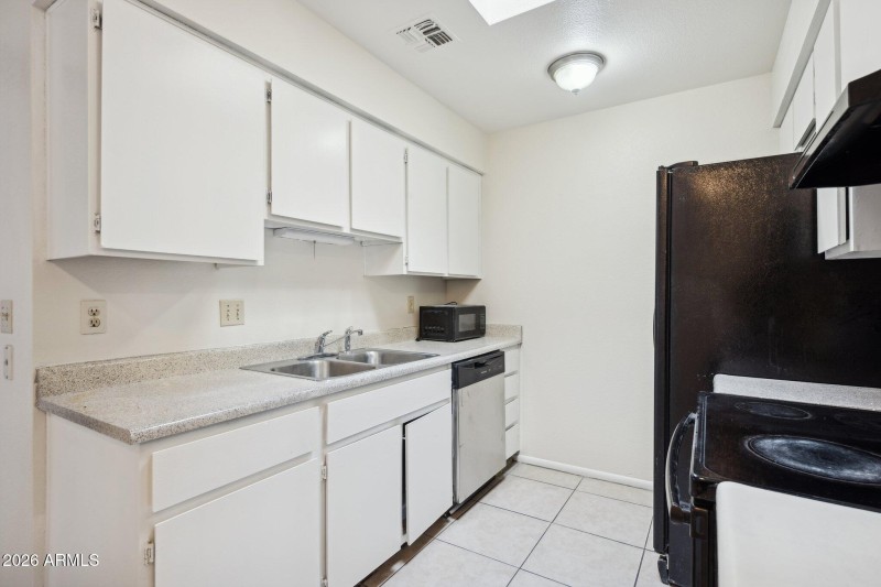 13-web-or-mls-9001-w-elm-st-unit-3