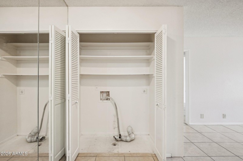 27-web-or-mls-9001-w-elm-st-unit-3