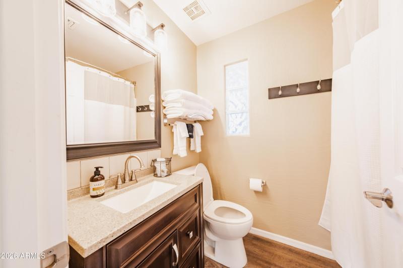 8 Guest bathroom