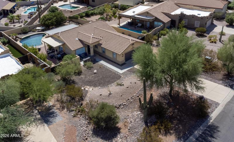 10 Front and pool area