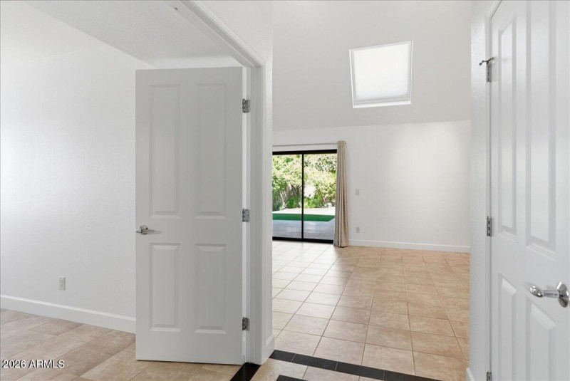 05-5309 N 24th Pl_RedHogMedia