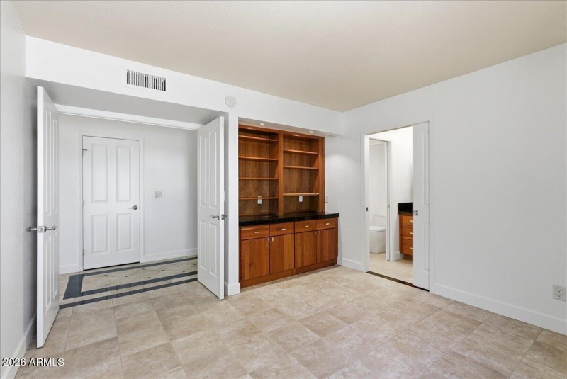 08-5309 N 24th Pl_RedHogMedia