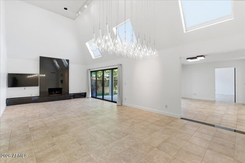 11-5309 N 24th Pl_RedHogMedia