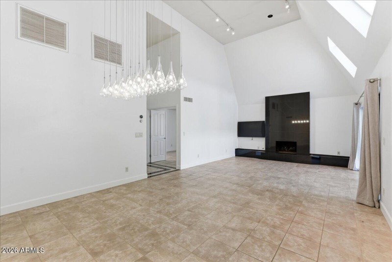 12-5309 N 24th Pl_RedHogMedia