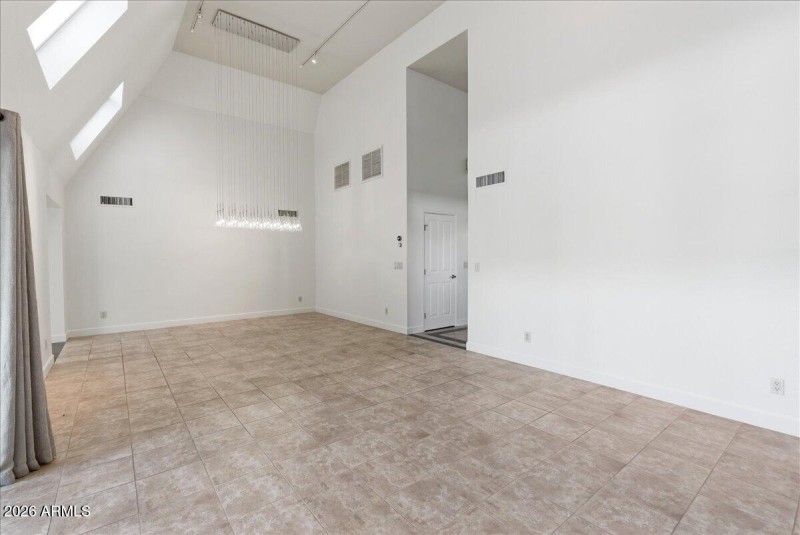 14-5309 N 24th Pl_RedHogMedia