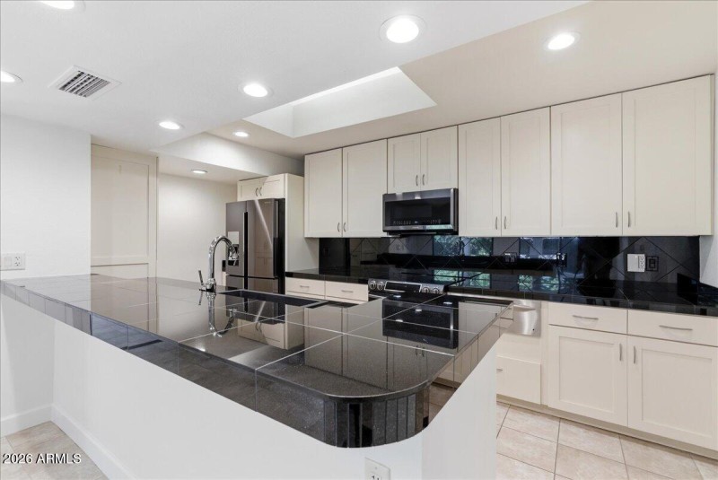 19-5309 N 24th Pl_RedHogMedia