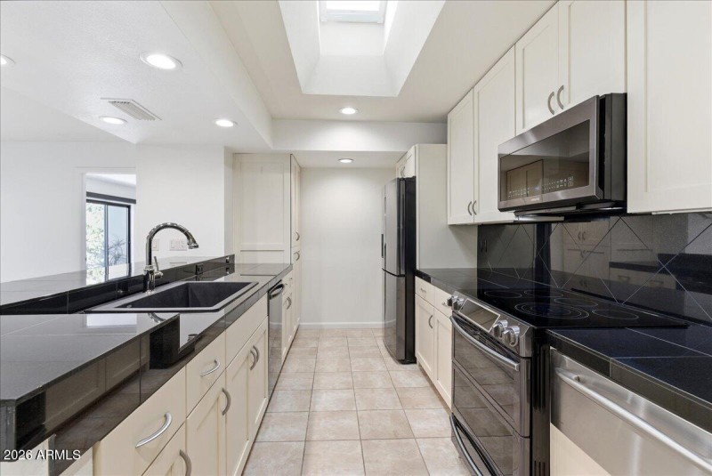 20-5309 N 24th Pl_RedHogMedia