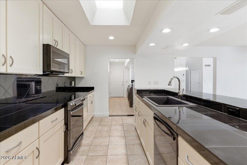 22-5309 N 24th Pl_RedHogMedia