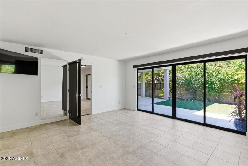 25-5309 N 24th Pl_RedHogMedia